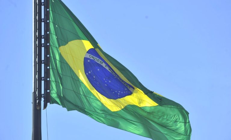 Solenidade de substituição da Bandeira Nacional em Brasília adiada para o dia 23 de abril