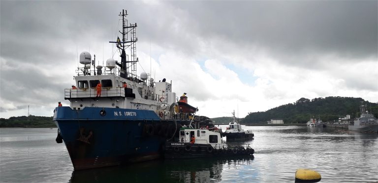 Base Naval de Aratu realiza docagem de navio de apoio marítimo