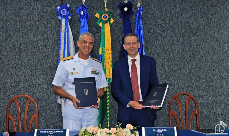 Autoridade Marítima Brasileira e ITOPF Limited assinam acordo de cooperação para enfrentamento de poluição por hidrocarbonetos