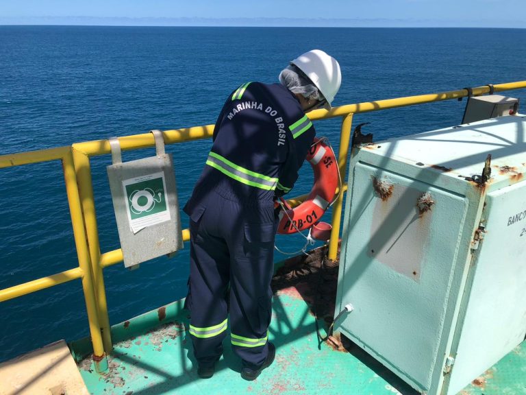 Marinha realiza a inspeção anual da plataforma “Robalo 1” no litoral de Sergipe