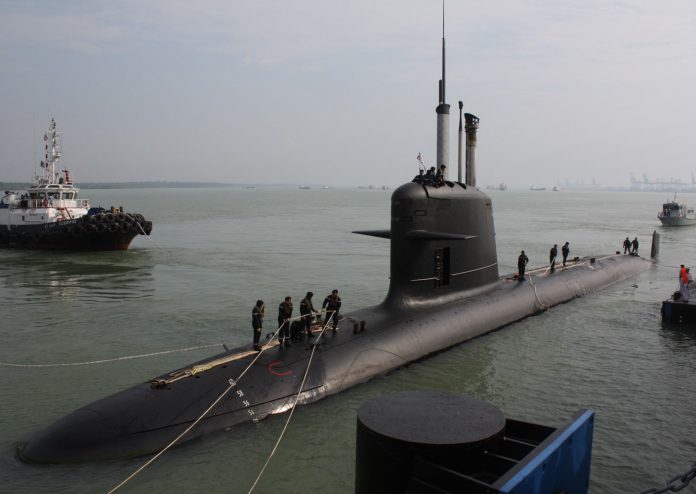 França entra para o programa de submarinos AUKUS