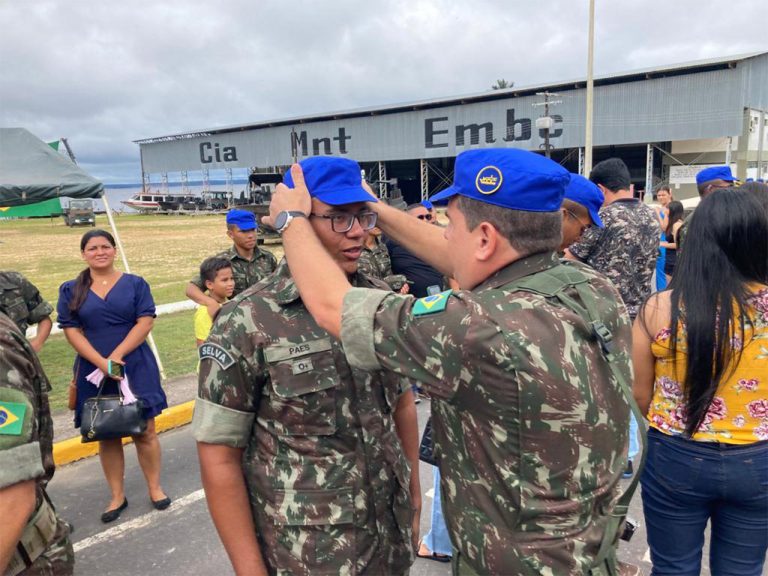 Soldados do CECMA Recebem Gorro Azul, Símbolo de Especialistas em Navegação Fluvial