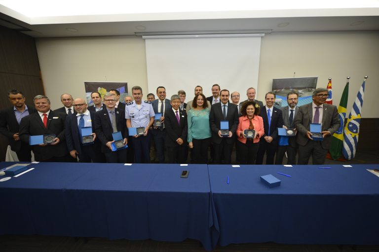 AIAB comemora 30 anos com anúncio de contratos de R$ 360 milhões para setores aeronáutico e espacial