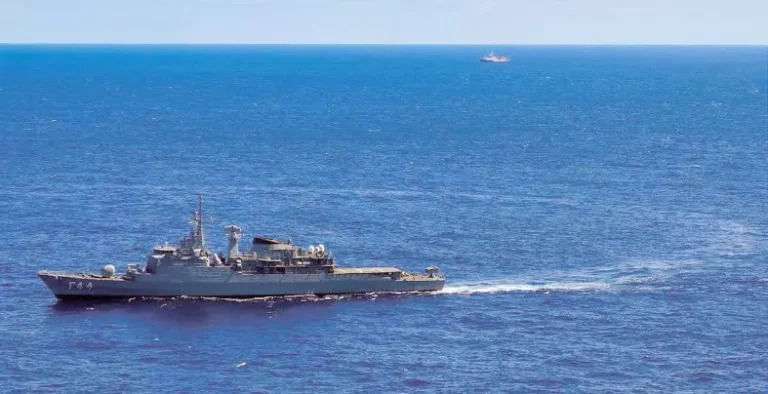 Marinha brasileira expulsa navio alemão por suposta espionagem em águas territoriais
