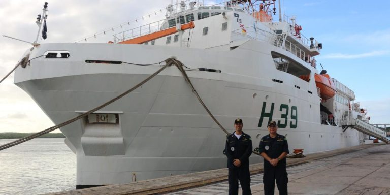Vice-Almirante Alexander Reis Leite visita o Navio de Pesquisa Hidroceanográfico ‘Vital de Oliveira