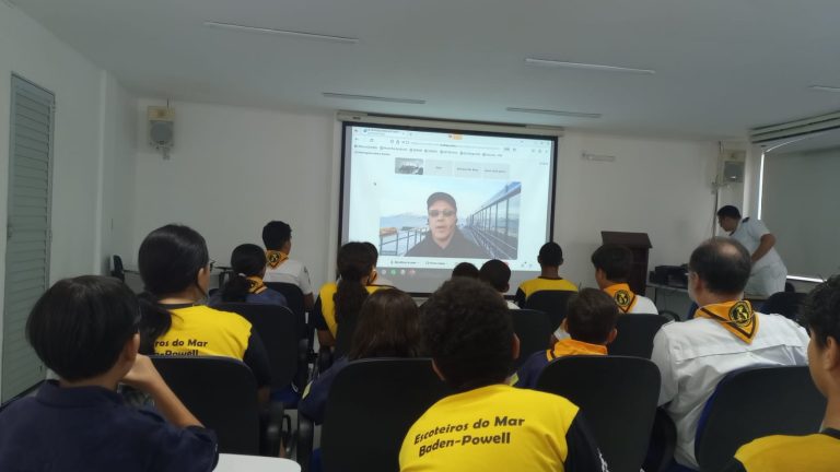 Escoteiros conectam-se à Estação Antártica em videoconferência organizada pela Marinha