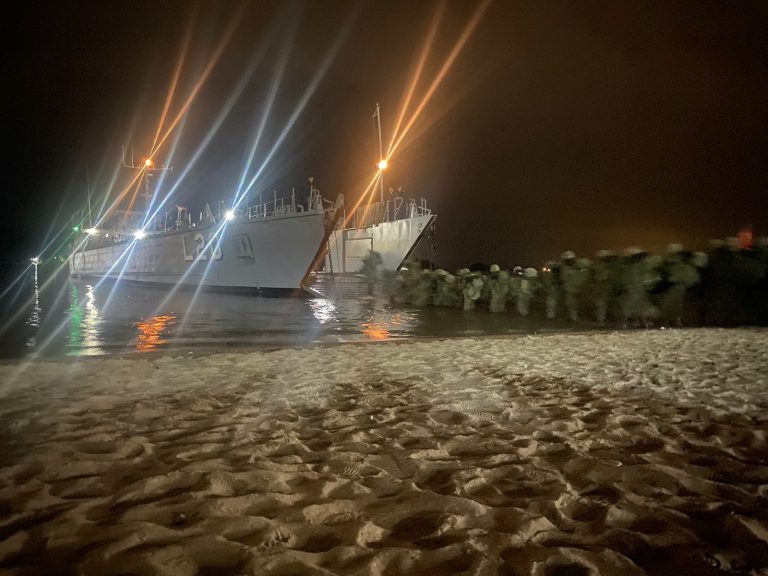 Aprendizes-Fuzileiros Navais testam habilidades em exercício na Ilha da Marambaia