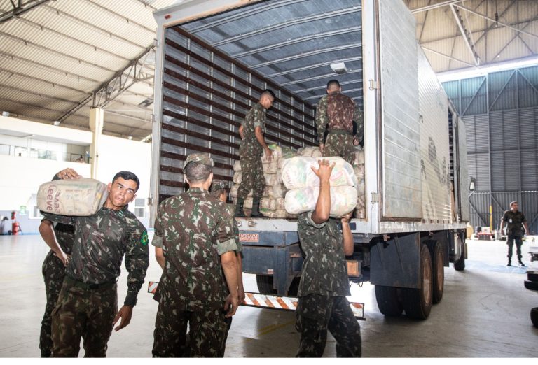 Operação Yanomami: Forças Armadas transportam 12 mil cestas básicas para indígenas de Roraima
