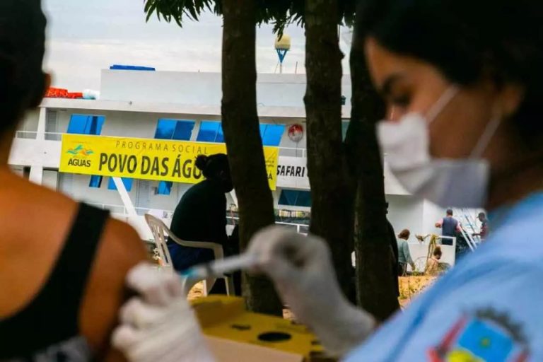 Marinha do Brasil apoia Programa Social Povo das Águas para levar vacinação e serviços a ribeirinhos do Taquari