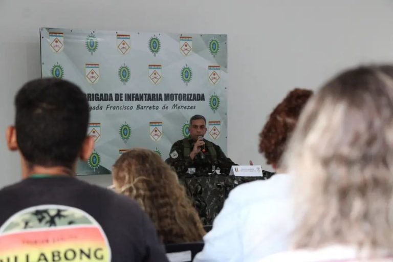 Estudantes de Comunicação participam de coletiva na 10ª Brigada de Infantaria Motorizada