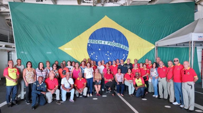 Semana dos Veteranos é celebrada com visita à Esquadra e Navio Multipropósito Bahia