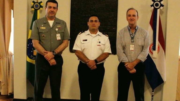 Escola de Guerra Naval celebra Data Magna da República do Paraguai