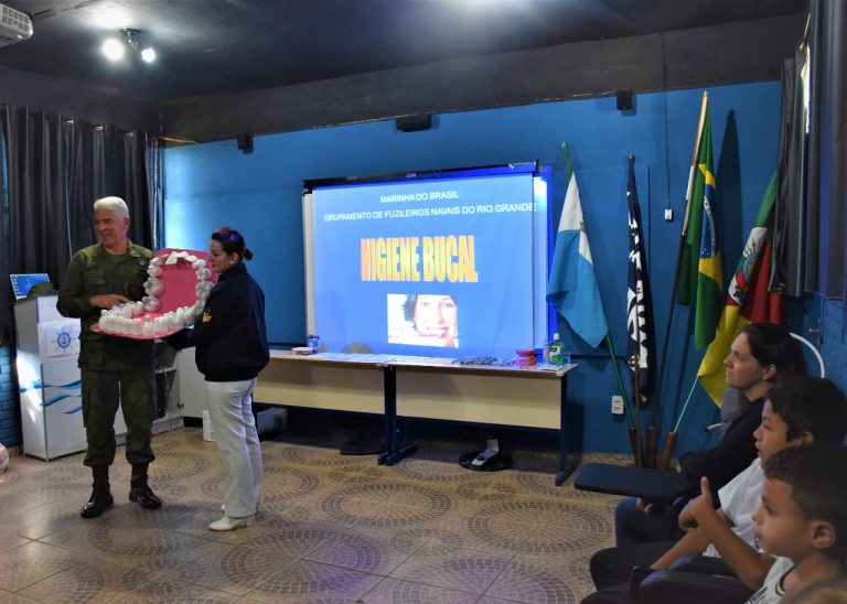 Grupamento de Fuzileiros Navais do Rio Grande Realiza Ação Cívico-Social em Escola Estadual