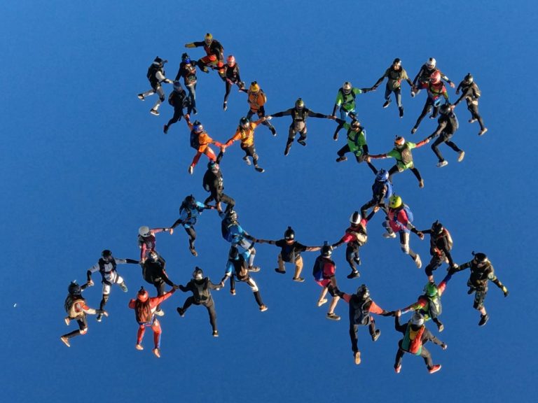 Atleta da Marinha participa de quebra de recorde Sul-Americano de Paraquedismo