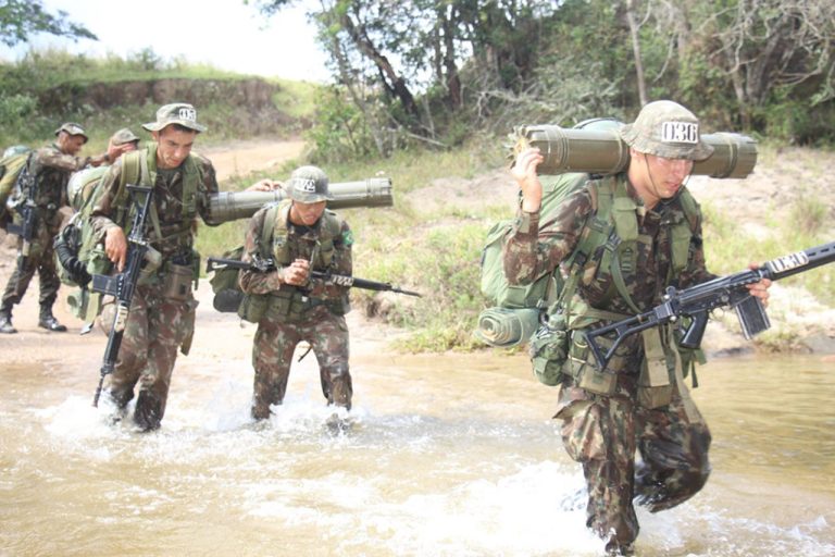 Desafios e Vitórias: Estágio Básico de Instruções Especiais na Escola de Sargentos das Armas