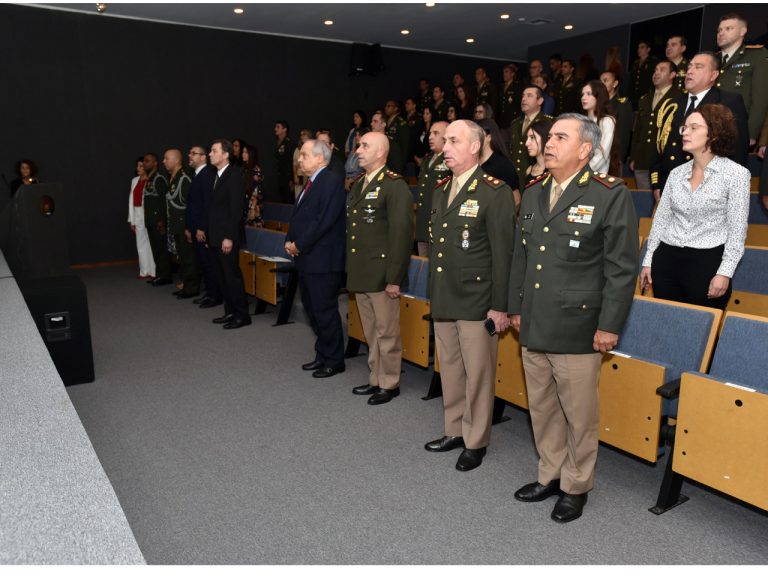 Dia do Exército Brasileiro celebrado na Argentina com troca de comando e entrega de medalhas