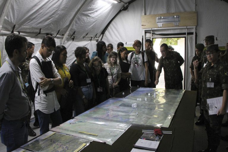 Estudantes de Comunicação Social participam de coletiva no Quartel-General da 10ª Brigada de Infantaria Motorizada