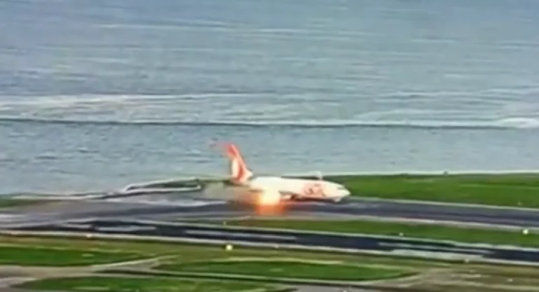 Turbina de avião da Gol pega fogo no Aeroporto Santos Dumont, no Rio de Janeiro