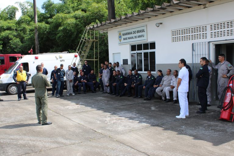 Base Naval de Aratu realiza Requalificação Prática de Equipe de Manobra e Crache em Terra