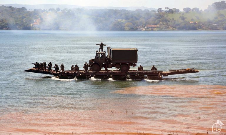 Marinha do Brasil Exibe Força e Tecnologia em Minas Gerais