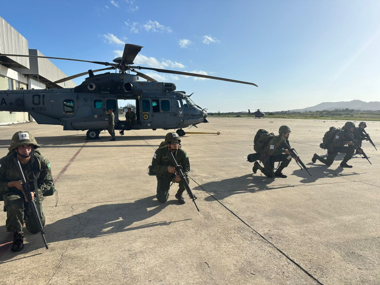 Conclusão do Curso de Guerra Anfíbia: Fuzileiros Navais Preparados para Missões Expedicionárias