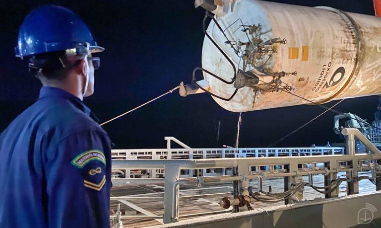 Marinha do Brasil transporta oxigênio para emergência em saúde no Amapá