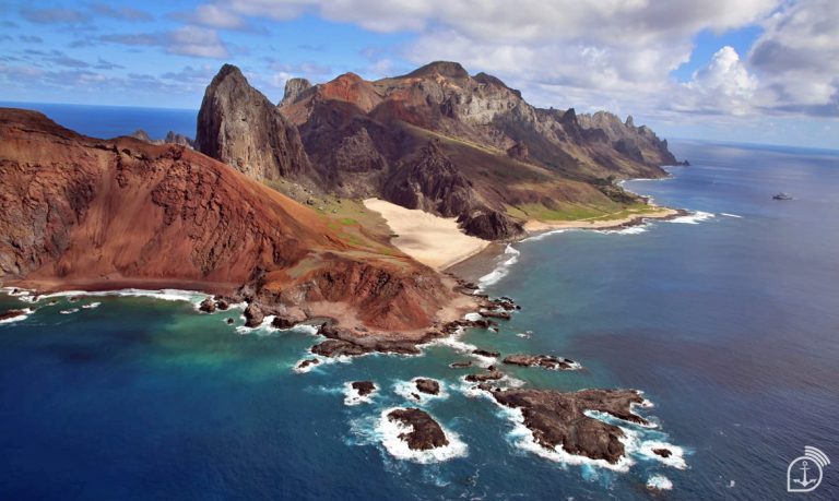 Ilha da Trindade: A Fortaleza Ecológica e Estratégica do Brasil no Atlântico