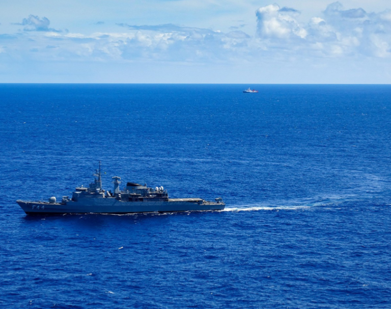 Fragata “Independência” realiza patrulha naval na Elevação do Rio Grande