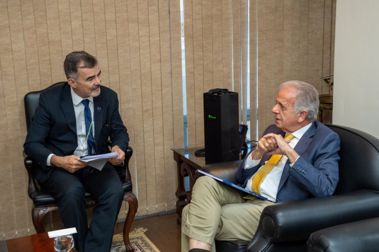 Ministro da Defesa se reúne com o presidente da Agência Espacial Brasileira