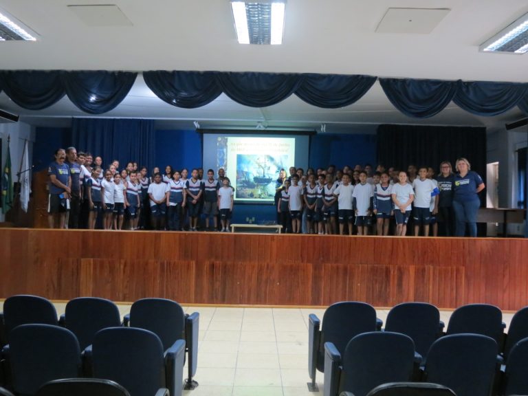 Programa Forças no Esporte celebra Dia da Marinha com aulas cívico-militares