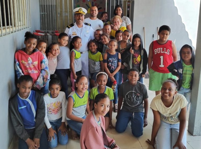Aviação Naval Participa do Evento ‘Conhecendo sua Profissão’ na Escola Municipal Elízio da Costa Moreira