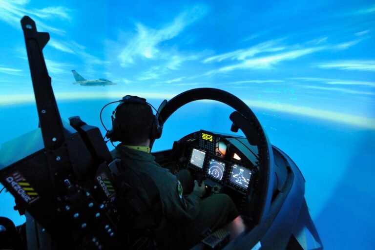 Airbus e Leonardo assinam acordo para atuar em conjunto no mercado de sistemas integrados de treinamento
