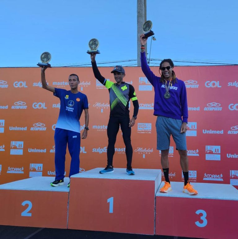 Militares da Marinha sobem ao pódio na Maratona de Porto Alegre