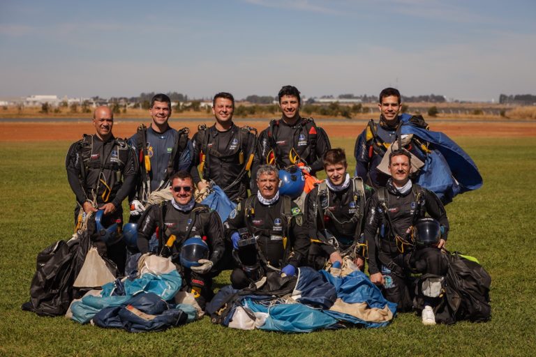 Atletas da Marinha fazem história no Campeonato Brasileiro de Paraquedismo