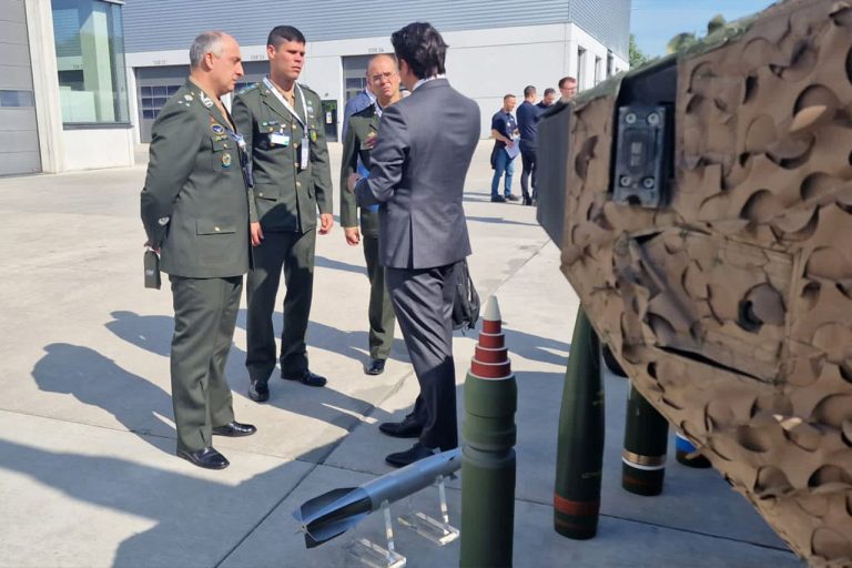 Representantes do Exército Brasileiro Participam da Prestigiada Conferência ‘Future Artillery 2023’