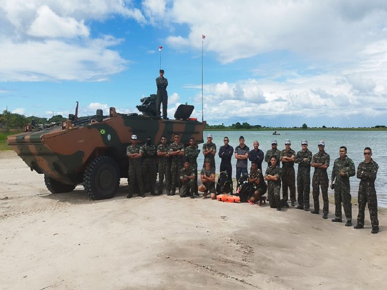 Militares de Roraima participam de treinamento com viatura blindada Guarani