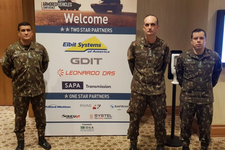 Exército Brasileiro se destaca em Conferência Internacional de Veículos Blindados