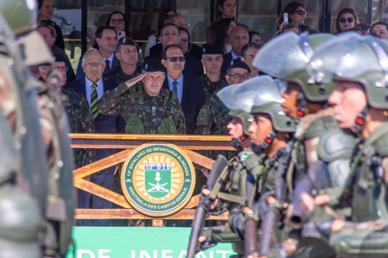 General Tomás Ribeiro Paiva realiza visita institucional à 5ª Divisão do Exército em Curitiba