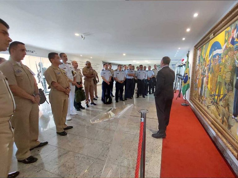 Curso de Estado-Maior da Colômbia realiza visita geoestratégica ao Comando de Operações Terrestres do Brasil