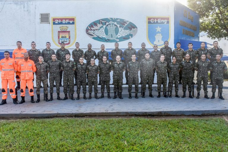 Batalhão Ferroviário de Araguari capacita militares em manutenção de motores de popa