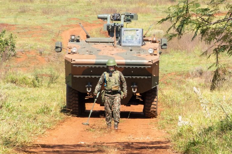 Programa Linha de Combate destaca Trabalho de Desminagem do Exército Brasileiro