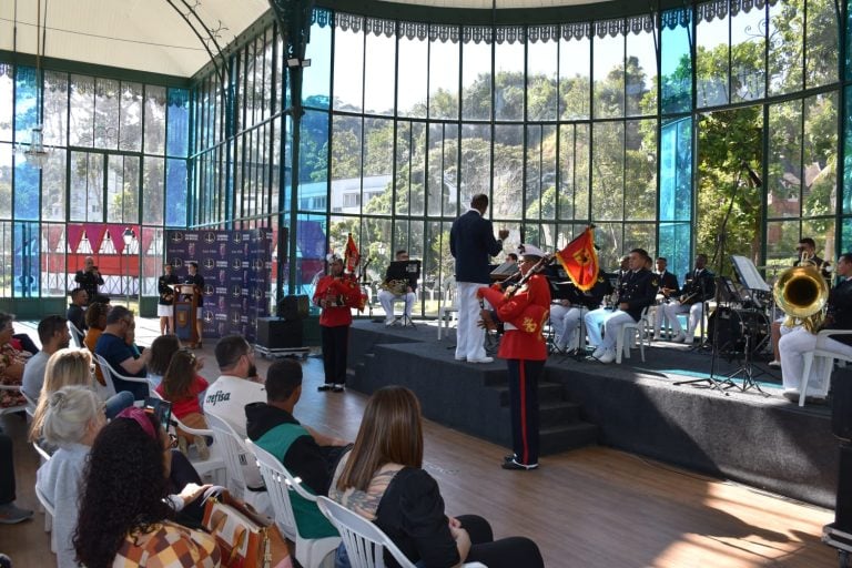 Banda de Fuzileiros Navais conquista corações em Petrópolis em celebração ao Dia da Marinha