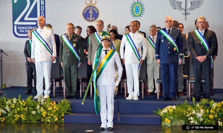 24 anos do Ministério da Defesa: Celebração e Homenagens no Clube Naval