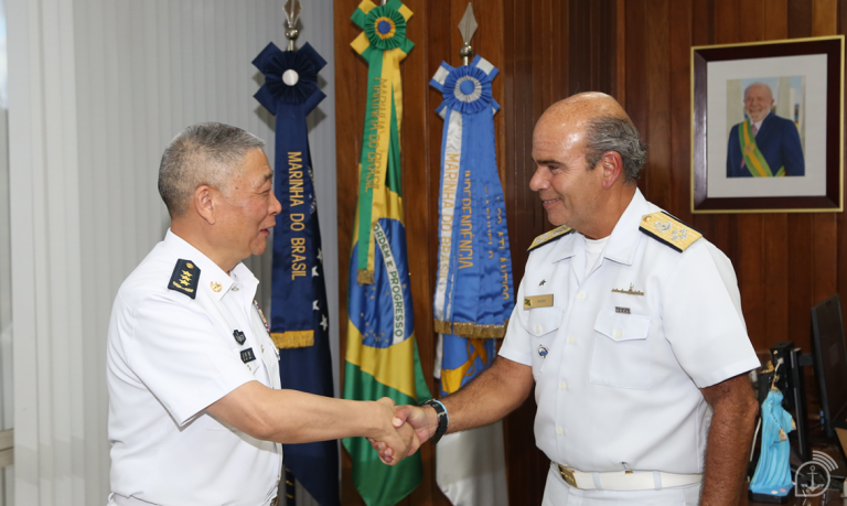 Cooperação Brasil-China: Visita do Almirante Chinês fortalece laços na área de defesa