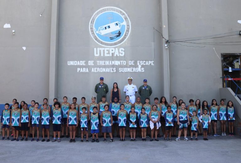 Crianças do Projeto Social Monike Azevedo Exploram Mundo Militar no CIAAN