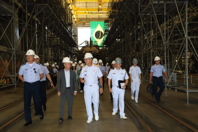 Secretário-Geral da Marinha e comitiva interministerial visitam o Complexo Naval de Itaguaí