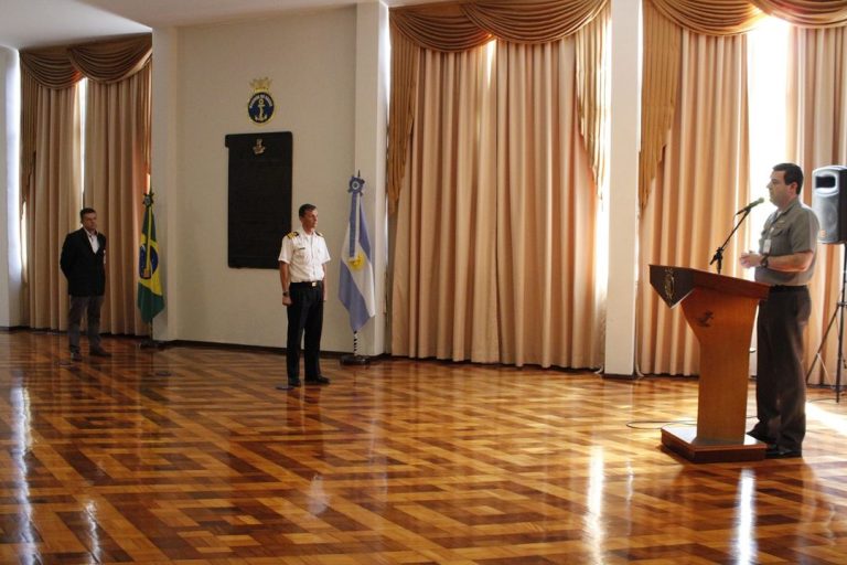 Cerimônia na Escola de Guerra Naval celebra Data Magna da Argentina