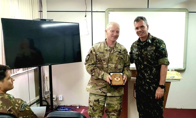 Major Norte-Americano Steele Deixa Legado Inestimável ao Exército Brasileiro