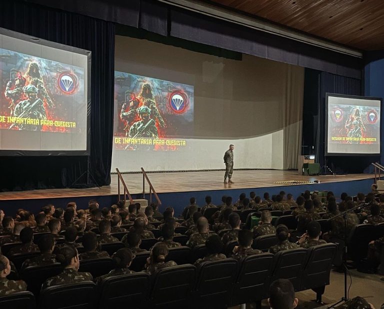 Academia Militar das Agulhas Negras Celebra o Dia da Brigada de Infantaria Pára-quedista