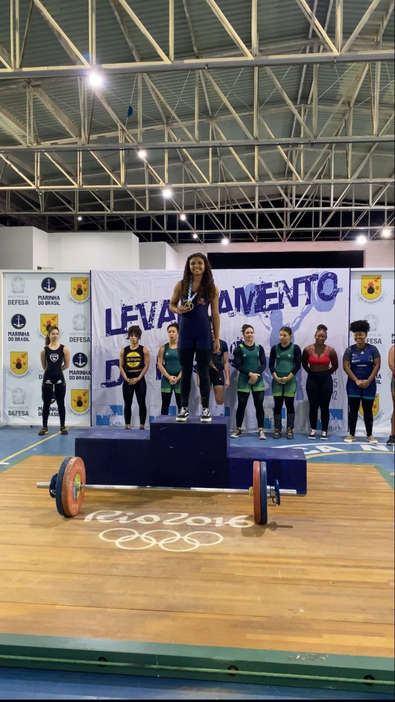 Beatriz Valadão, do PROFESP/CEFAN, Brilha Como Campeã na 1ª Etapa da Copa Carioca de Levantamento de Pesos